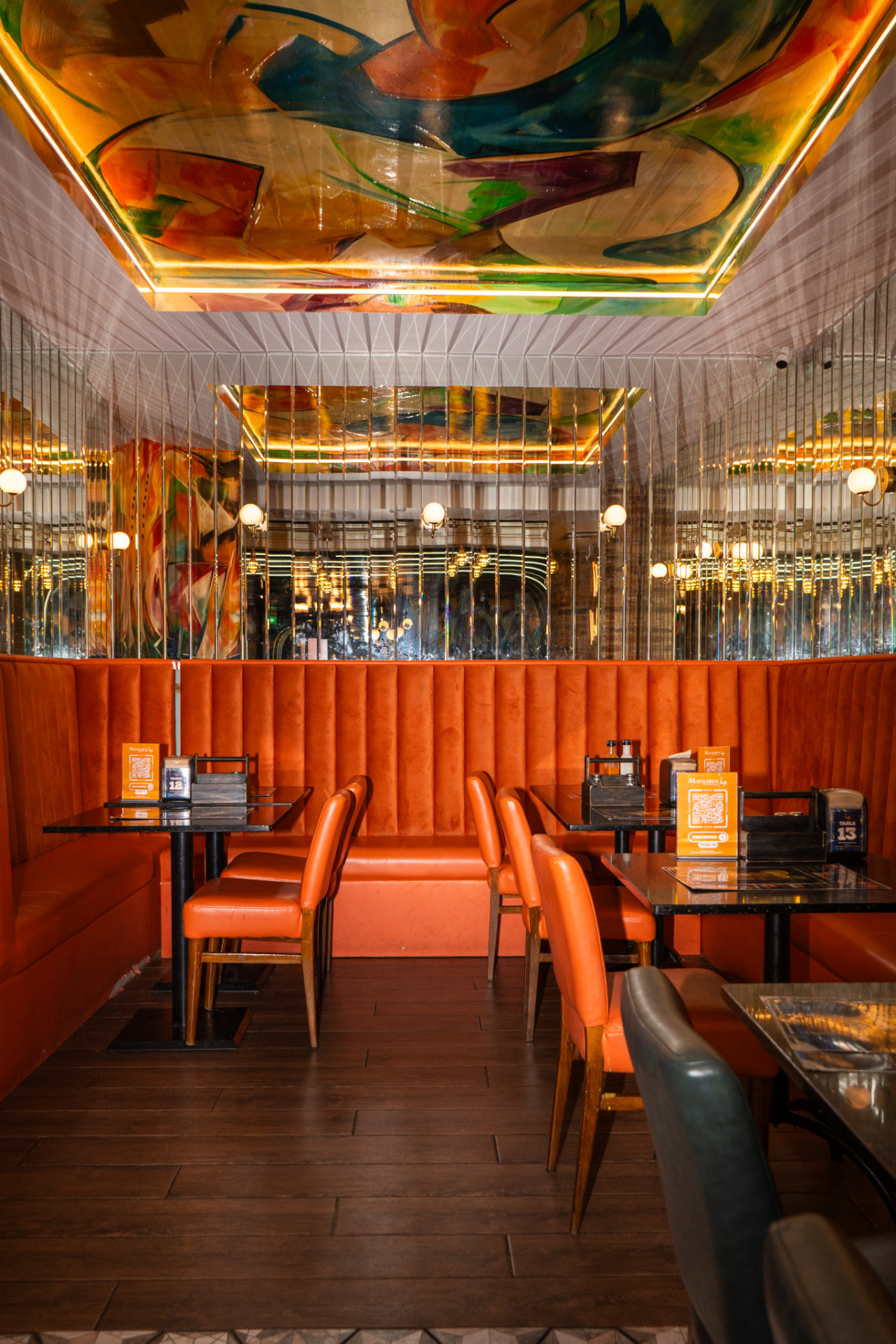 Manjaros London interior 4