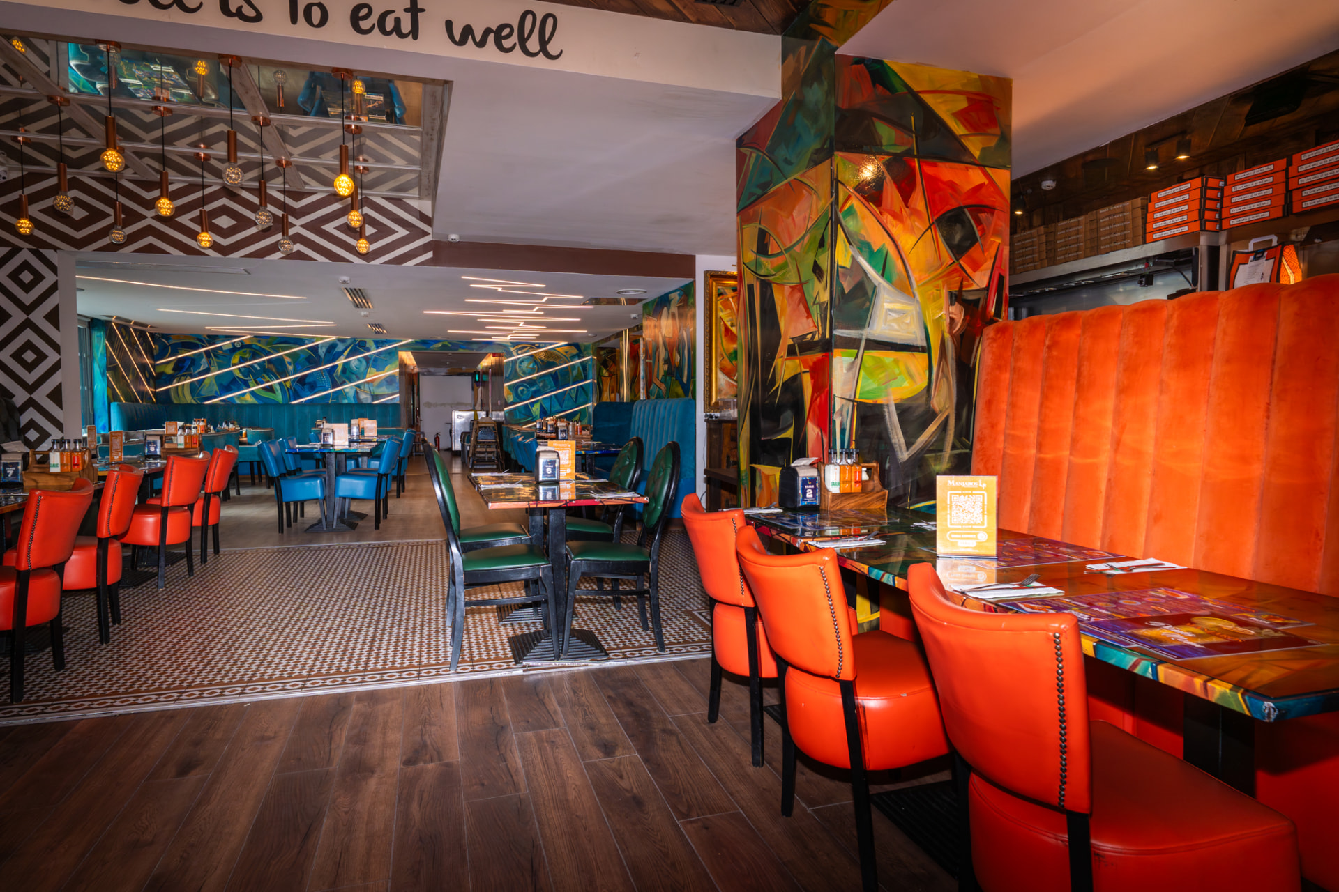 Manjaros London interior 33