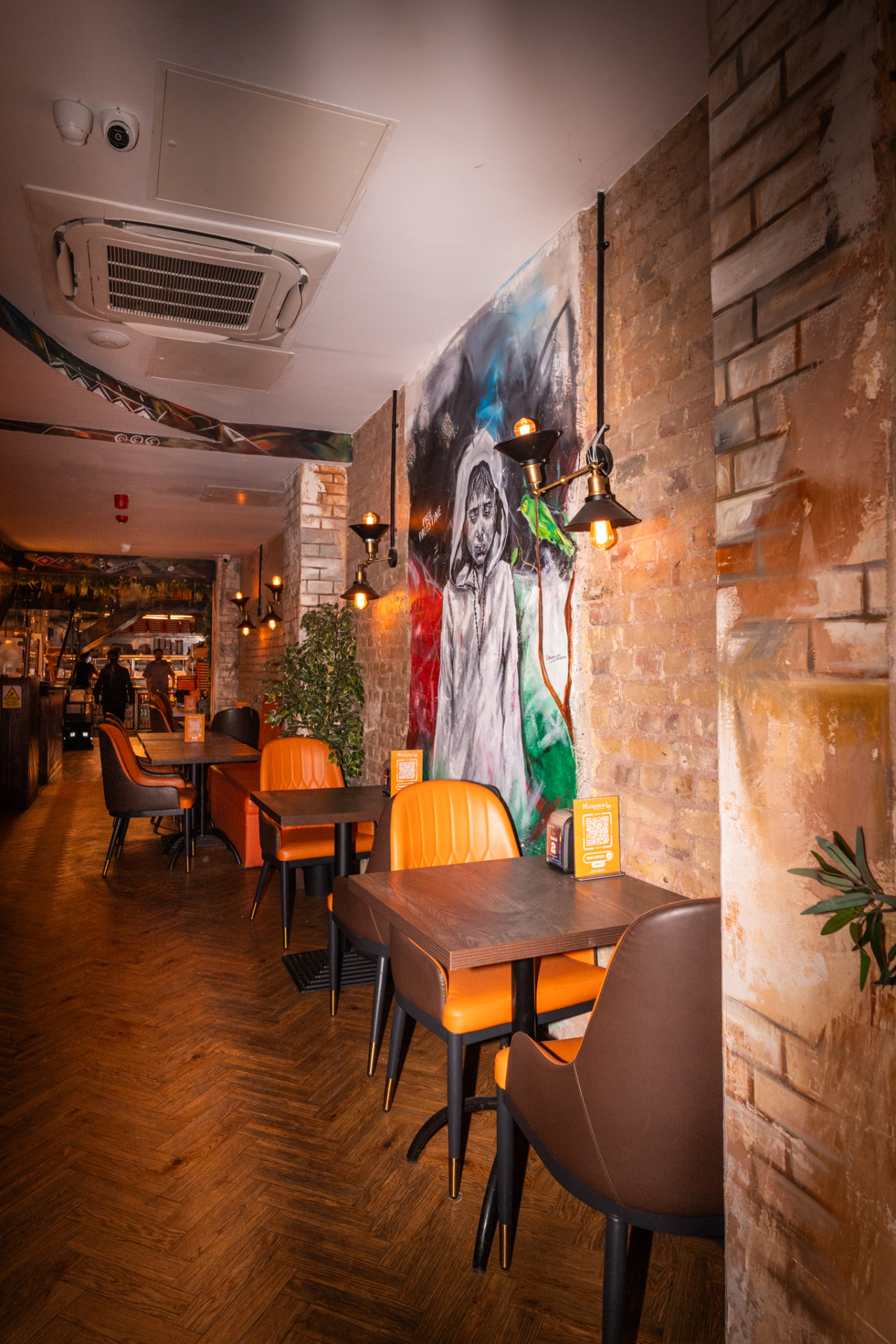 Manjaros London interior 15