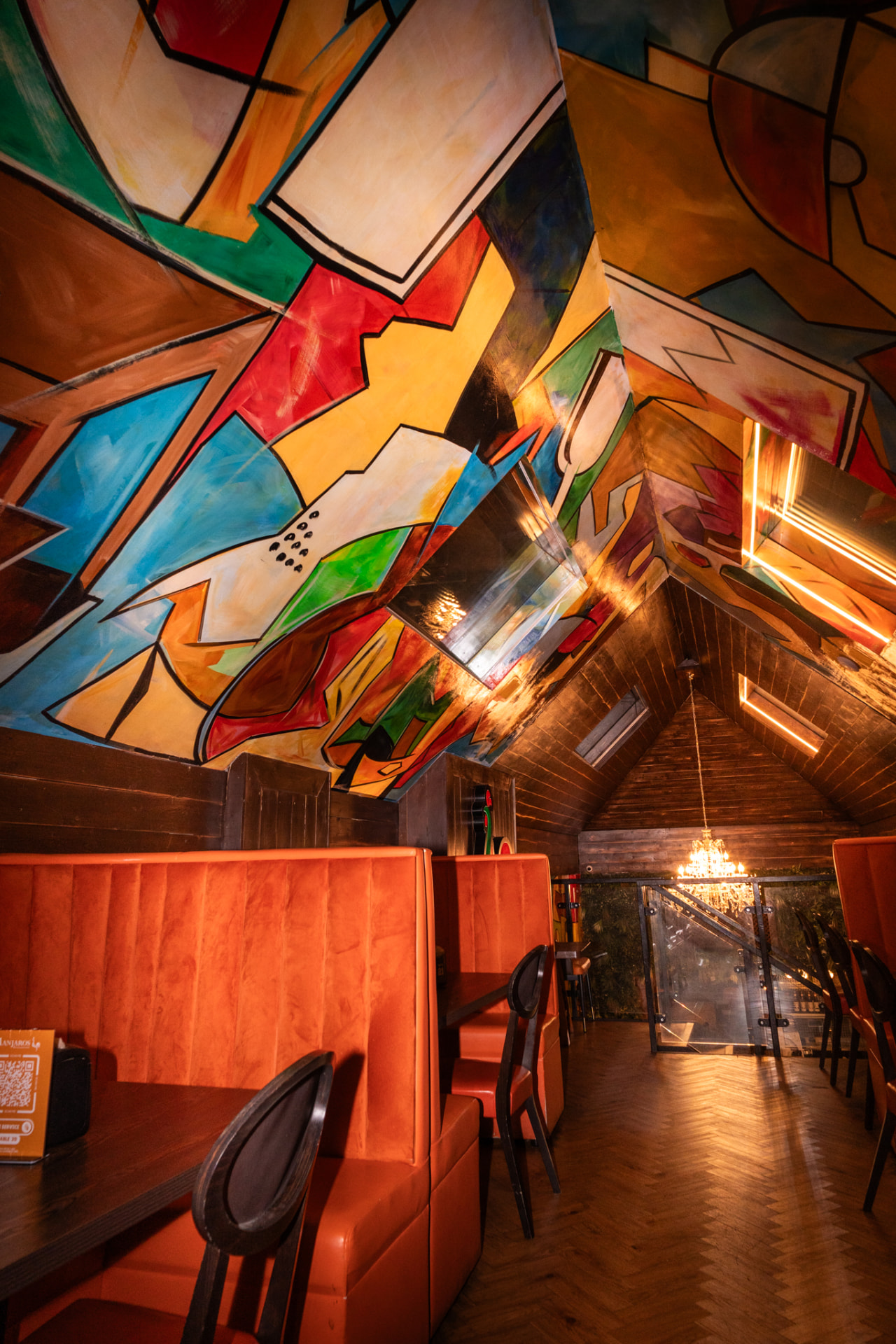 Manjaros London interior 21