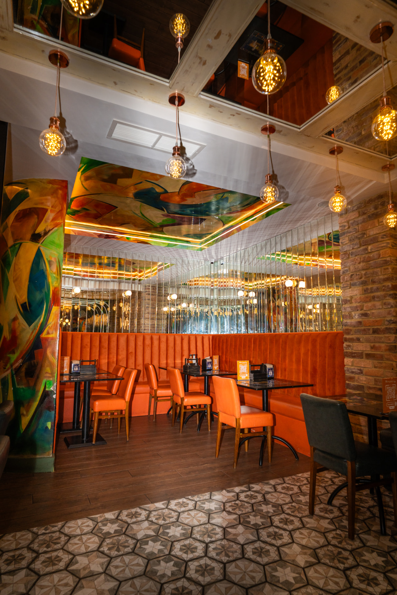 Manjaros London interior 10