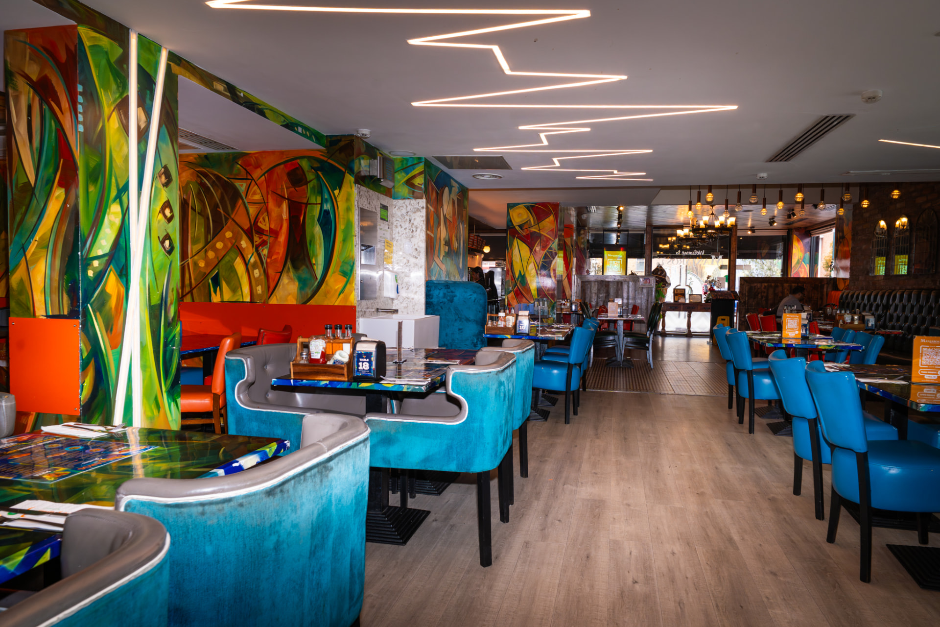 Manjaros London interior 36