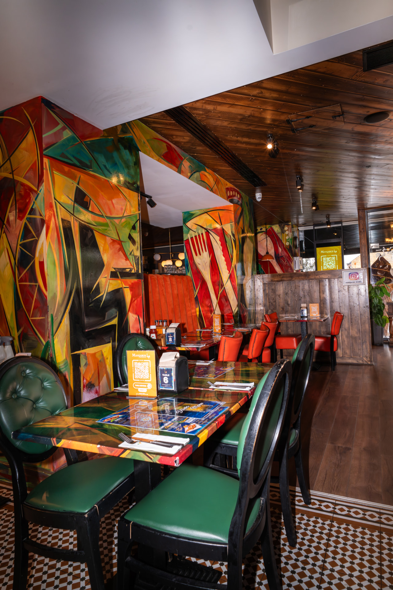 Manjaros London interior 31