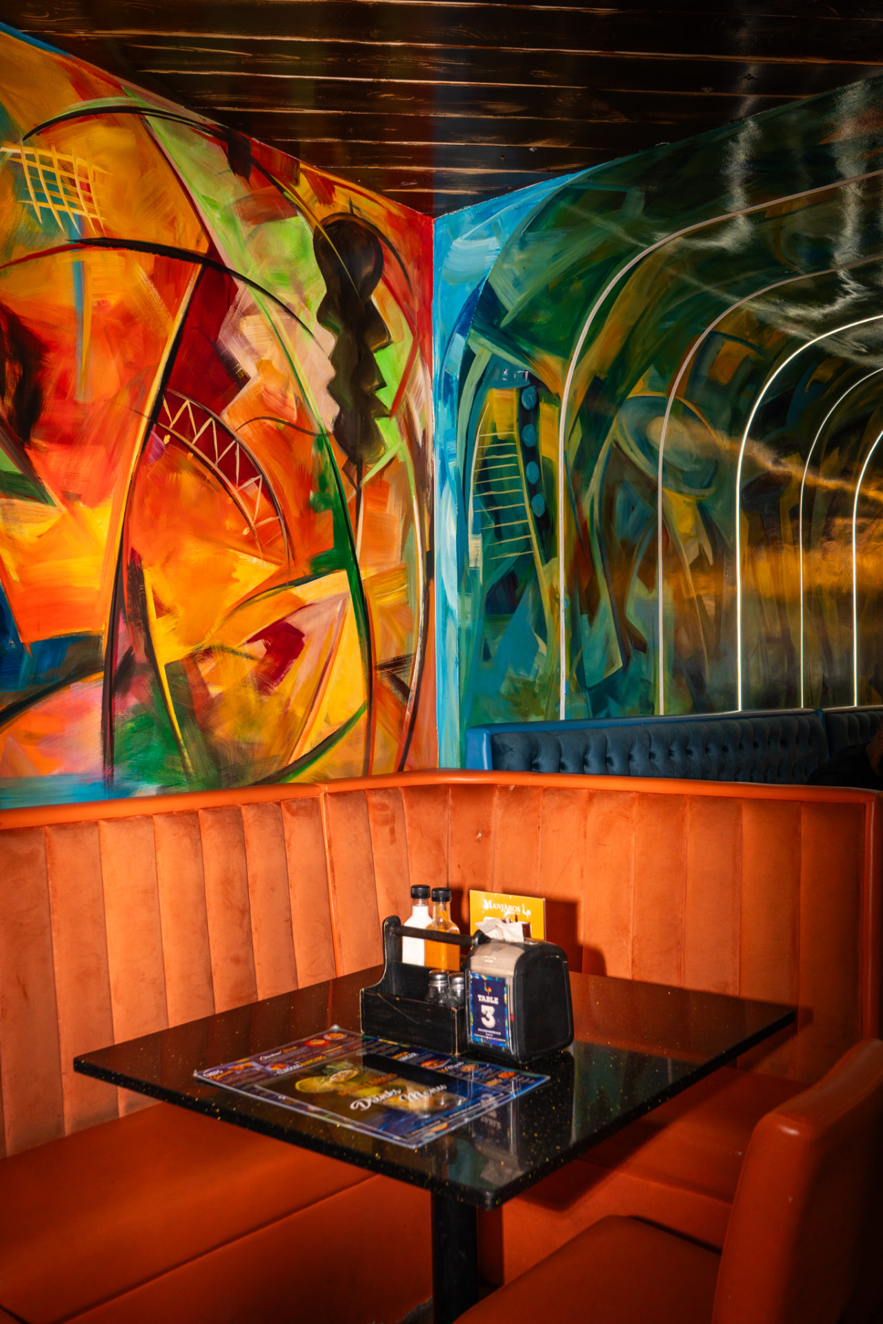 Manjaros London interior 6