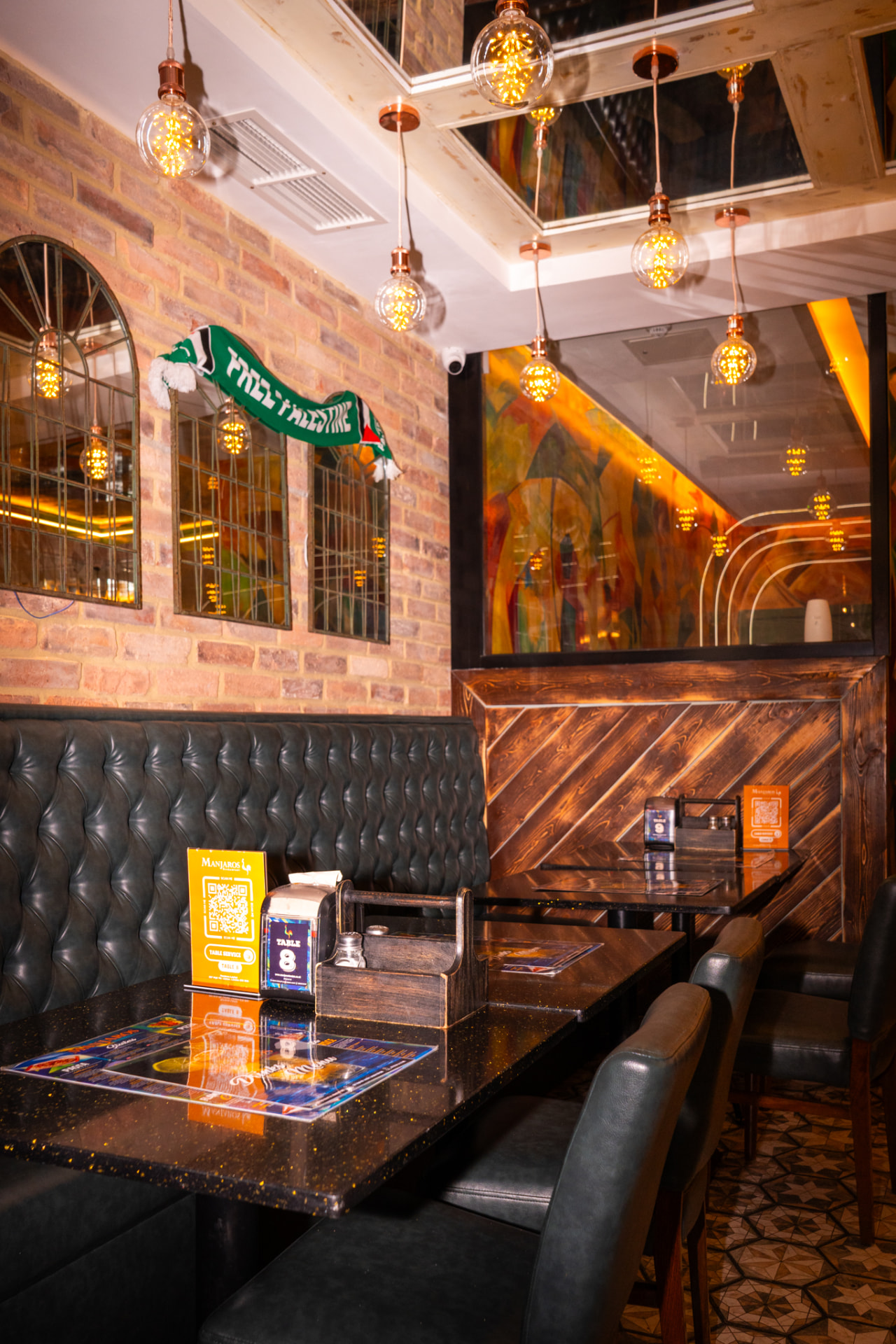 Manjaros London interior 8