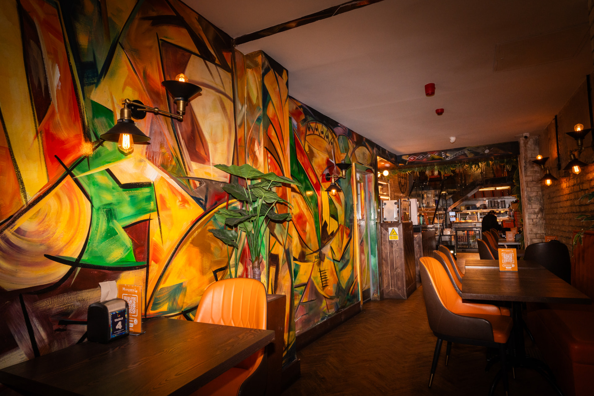 Manjaros London interior 26